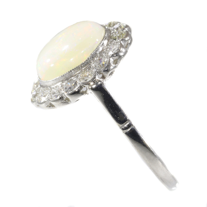 Vintage diamond and opal platinum engagement ring by Artista Desconhecido