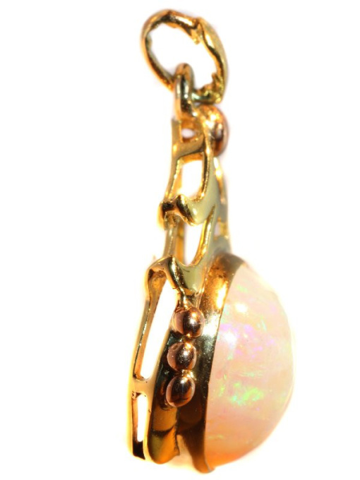 Vintage multi colour gold pendant with cabochon opal Style Japonais by Unbekannter Künstler