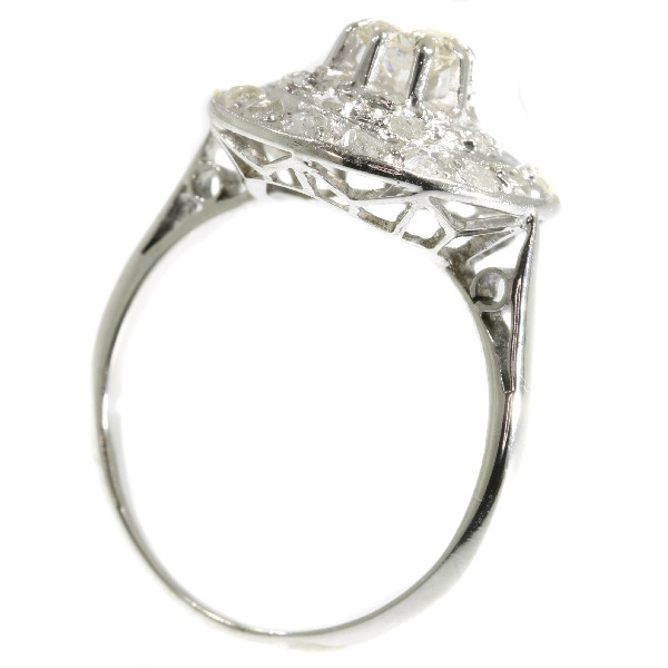 Art Deco diamond cluster ring by Artista Sconosciuto