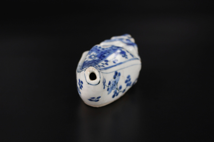 A very rare Chinese blue and white conch-shaped water dropper, Ming dynasty, Wanli period (1573–1619) by Artista Desconhecido