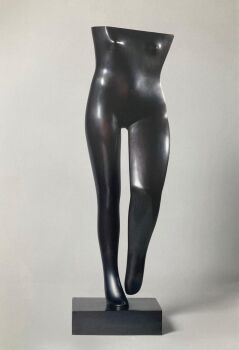 Figurina by Kobe
