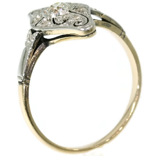 Art Deco diamond engagement ring by Artista Desconocido