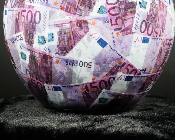 500 Euro Apple by Ghost Art