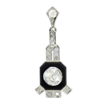 Circa 1930 Art Deco pendant, onyx plaque with a prominent rose cut diamond by Artista Sconosciuto