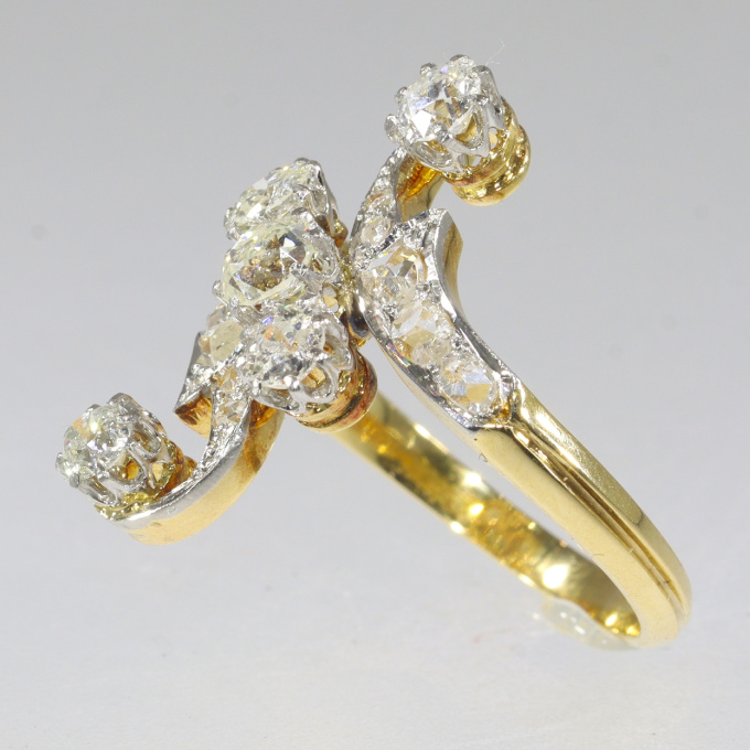 Vintage Belle Epoque diamond engagement ring by Artista Desconhecido