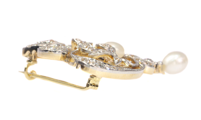 Antique stylish Art Nouveau diamond and pearl brooch by Unbekannter Künstler
