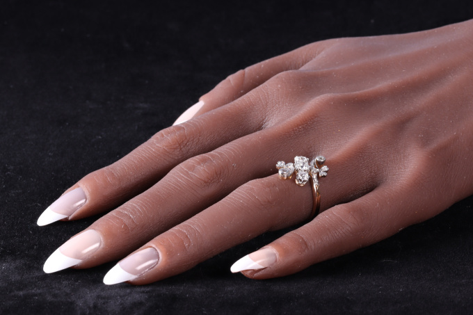 Era of Romance: The Vintage Belle Époque Diamond Ring by Artista Desconocido