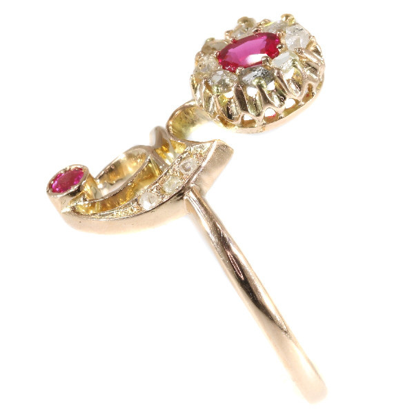 Typical strong design Art Nouveau ruby and diamond ring by Artista Desconocido
