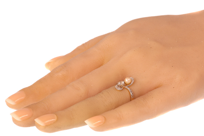 Original Art Nouveau diamond and pearl engagement ring by Artista Desconhecido
