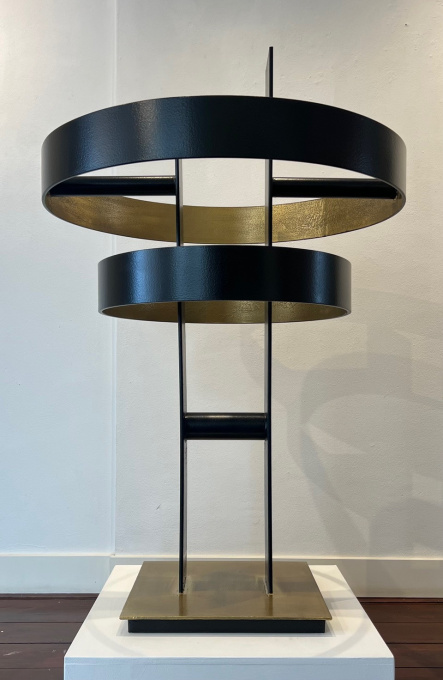 Looped gold by Eric Morren