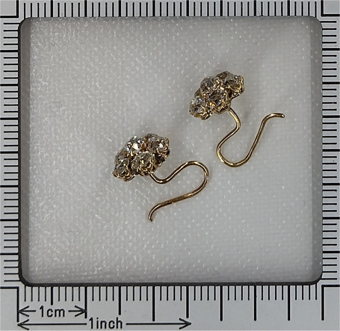 Vintage antique diamond earstuds with old mine brilliant cut diamonds by Artista Desconocido