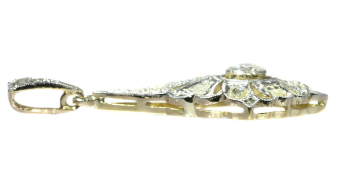 Diamond Art Deco pendant by Artiste Inconnu