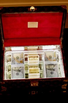 Louis treasure box by Phantom Art