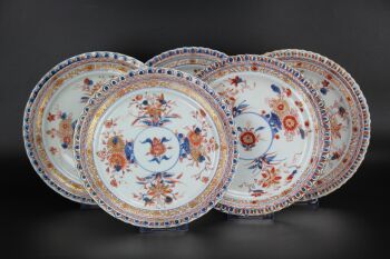 Set of five Chinese porcelain imari dishes, Kangxi period, 18th century, Qing dynasty by Onbekende Kunstenaar