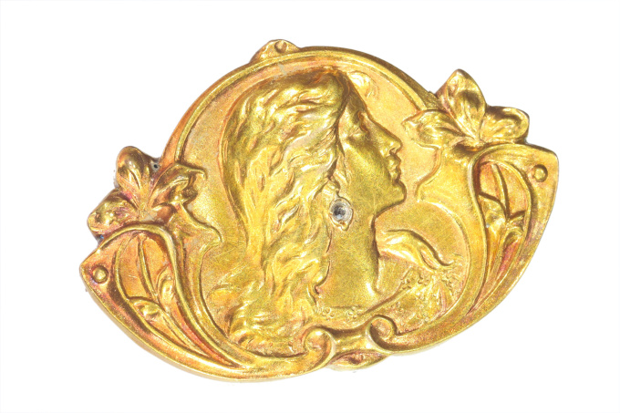 Vintage antique Art Nouveau 18K brooch by Unknown artist