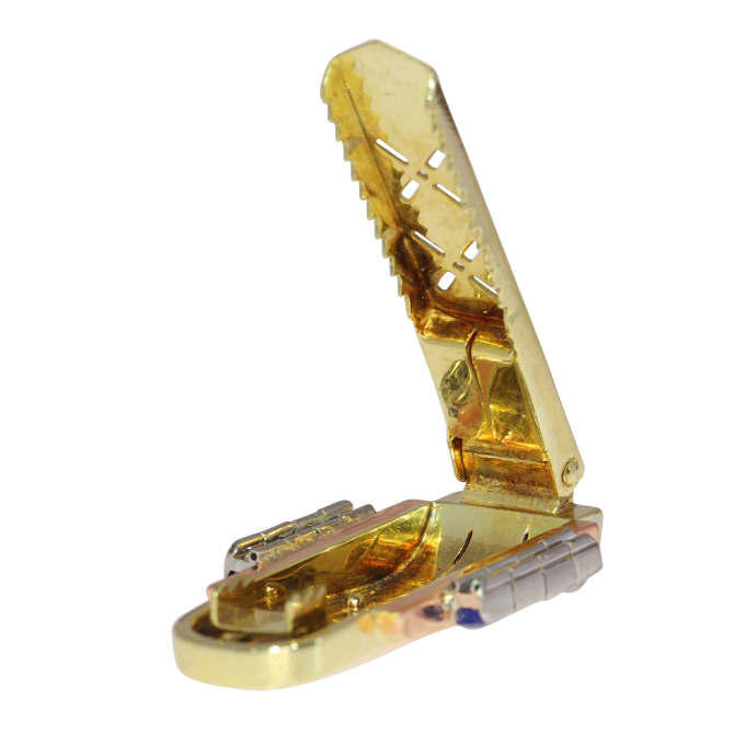 Vintage Vogue Clip: Sapphires Set in Tri-Colour Gold by Artista Sconosciuto
