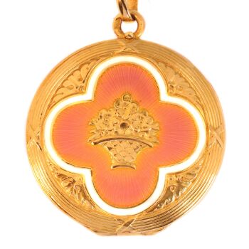 Antique gold Belle Epoque enameled locket made in the Austrian Hungarian empire by Artista Desconocido
