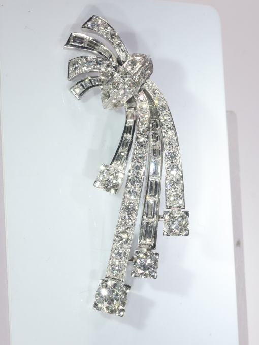 Elegant Diamond Platinum Vintage/Estate Brooch (ca. 1950) by Artiste Inconnu