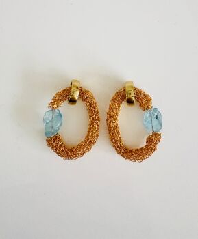 Raw Aqua oorringen by Wilhelmina Huysman