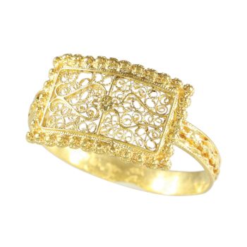 Antique 18K Gold Ring with Granulation and Filigree, Circa 1780 – A Reflection of Georgian Elegance by Unbekannter Künstler