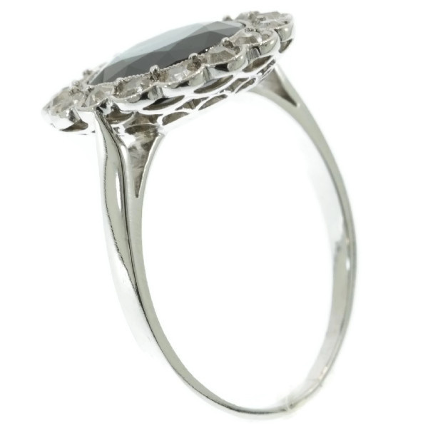 Platinum art deco diamond sapphire engagement ring by Artista Desconocido