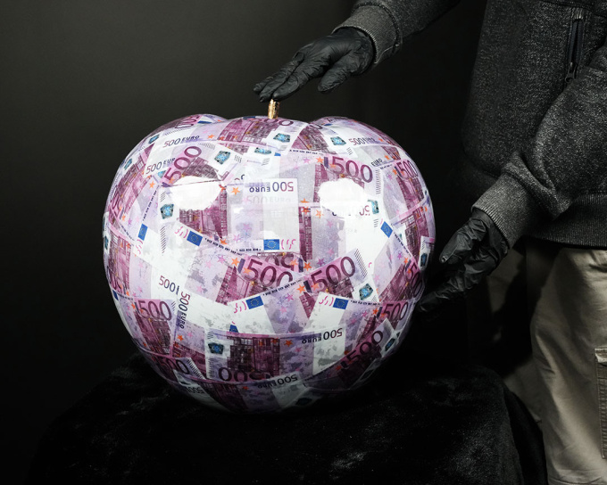 500 Euro Apple by Ghost Art