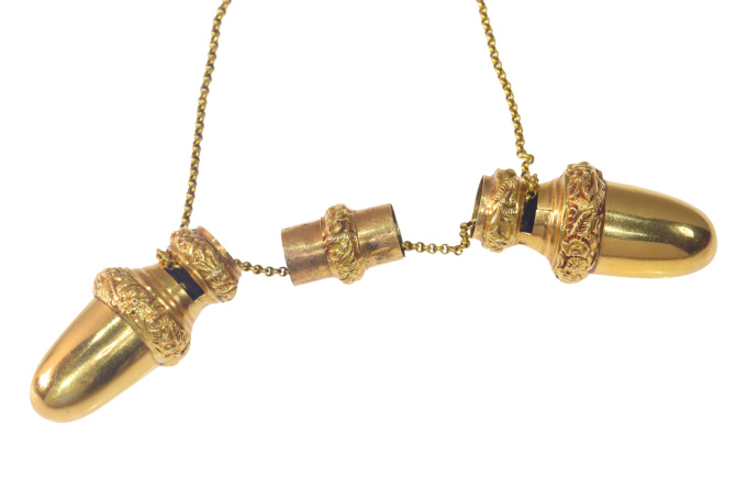 Antique Dutch 18K gold mystery jewel pendant on chain by Artista Desconhecido