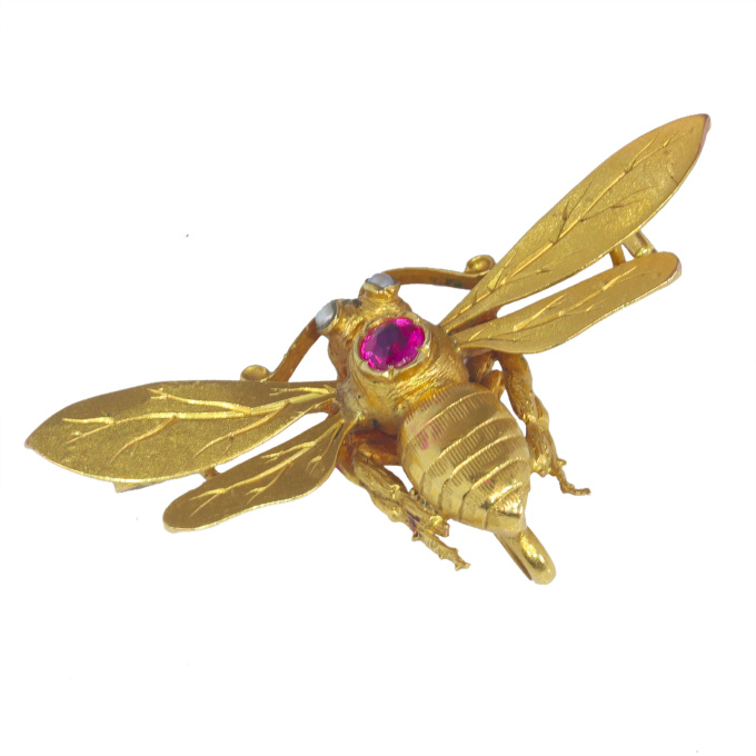 Vintage French antique 18K gold insect brooch bumble bee by Artiste Inconnu