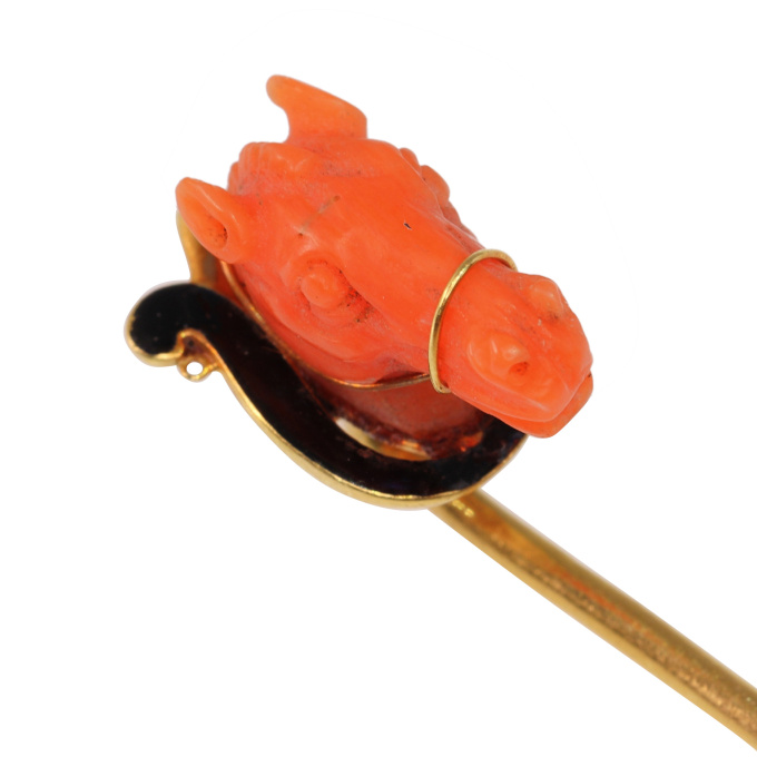 Equestrian Elegance: An Antique French Coral Horse Head Tiepin by Onbekende Kunstenaar