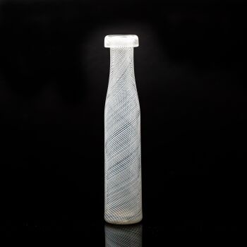 A ‘Filigraani’ decorative flask, model KF 292 – Nuutajärvi-Notsjö, Finland by Kaj Franck