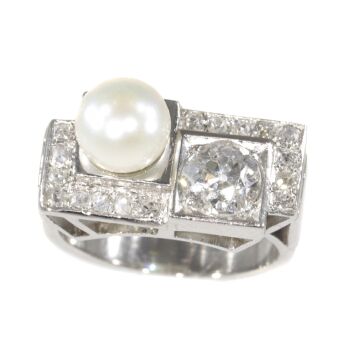 Vintage platinum diamond and pearl Art Deco ring by Artista Desconhecido
