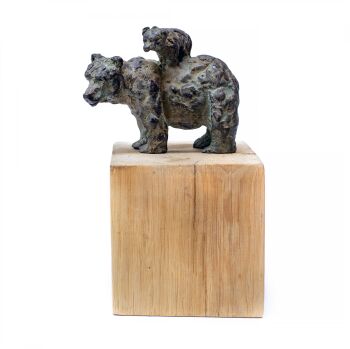 Bear with cub by Manon