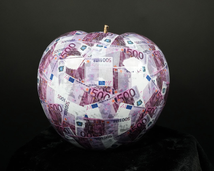 500 Euro Apple by Ghost Art