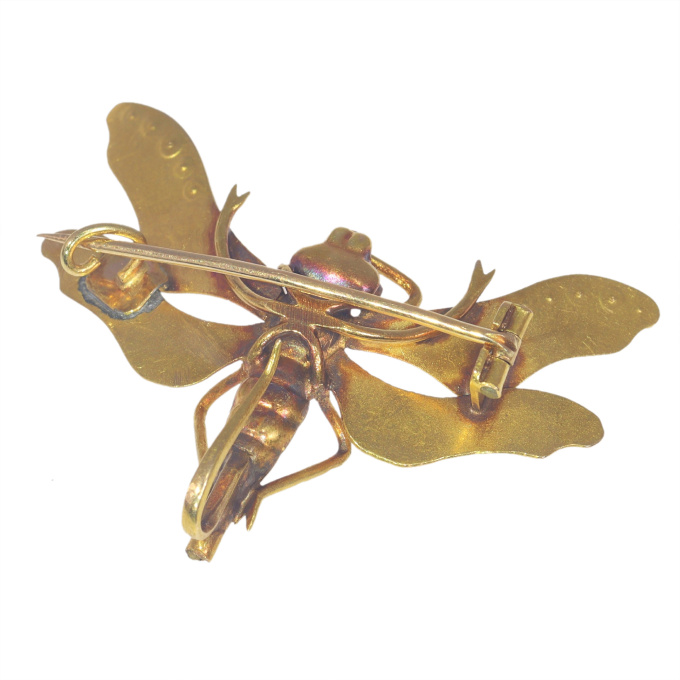 Vintage antique Victorian insect brooch with half seed pearls and a blue stone by Artista Desconocido