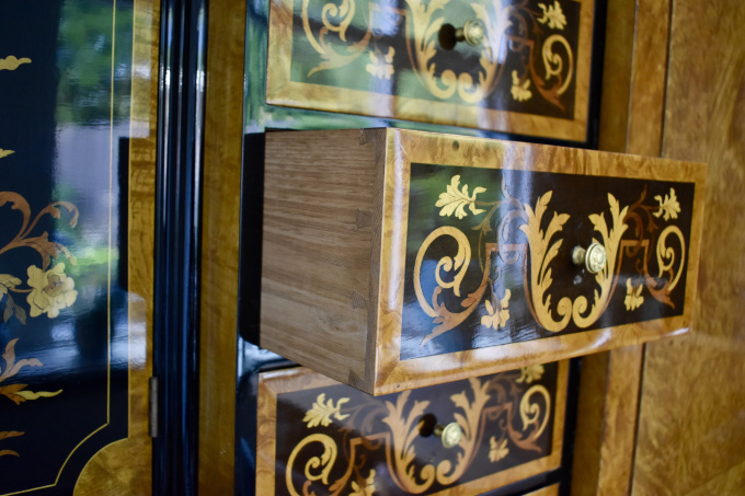 Marquitery cabinet in the style of Louis XIV by Artista Desconhecido