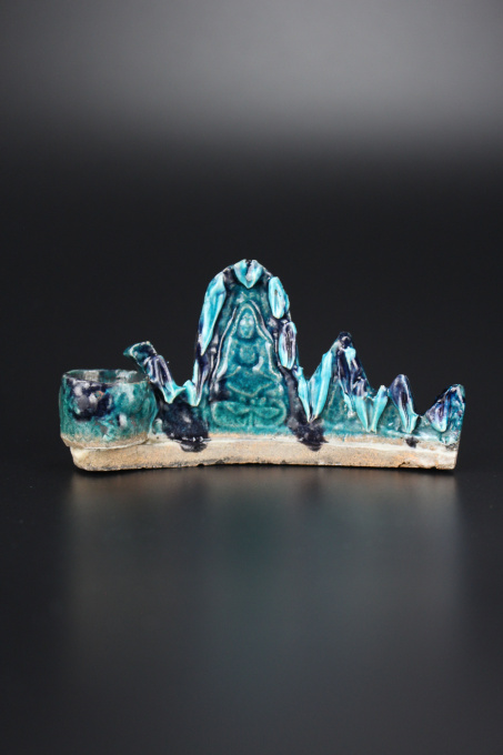 A Kangxi aubergine- and turquoise-glazed brush rest and water pot by Onbekende Kunstenaar