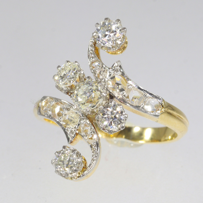 Vintage Belle Epoque diamond engagement ring by Artista Desconhecido