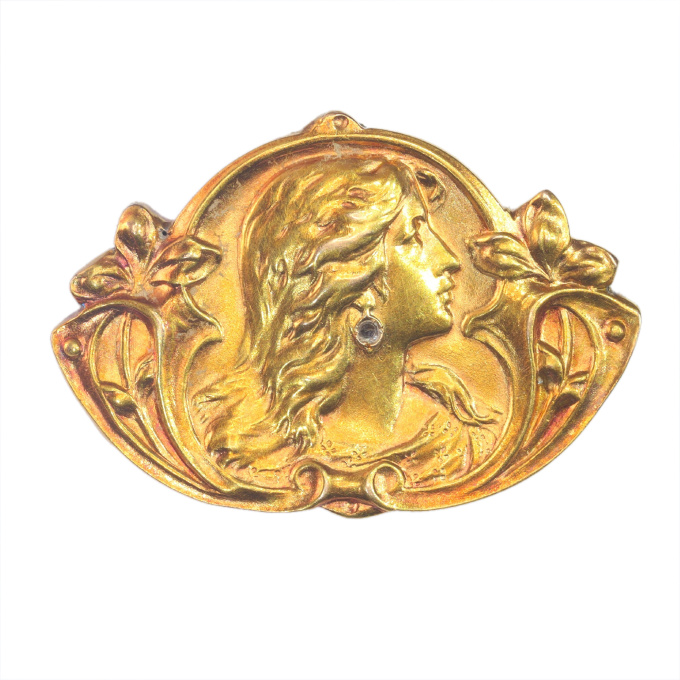 Vintage antique Art Nouveau 18K brooch by Unknown artist