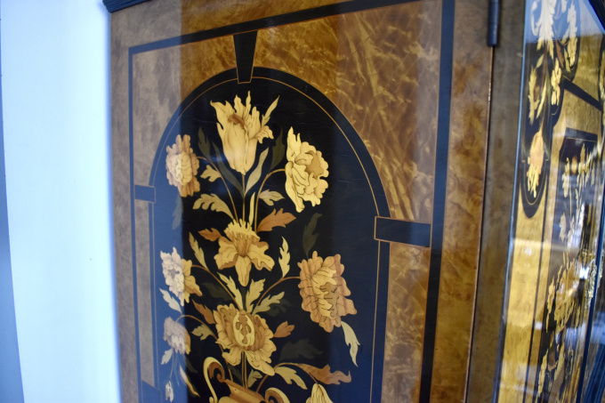 Marquitery cabinet in the style of Louis XIV by Artista Desconhecido