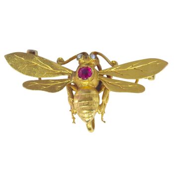Vintage French antique 18K gold insect brooch bumble bee by Unknown artist