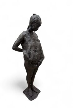 Staande vrouw by Hans Bayens