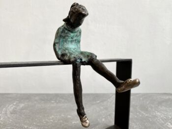 Nieuwe schoenen op hekje by Cher Mattijssen
