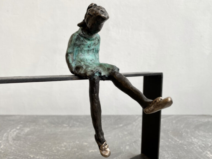 Nieuwe schoenen op hekje by Cher Mattijssen