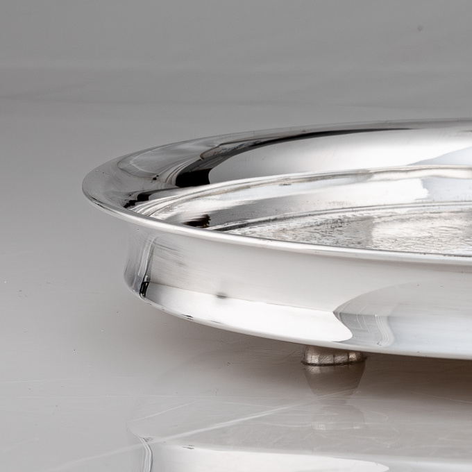 A handmade Sterling silver dish, with hammered surface, model TW 276 – Kultakeskus, Finland 1965 by Tapio Wirkkala