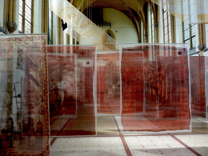 Transparent and colourful roomdividers/carpets by Linda Verkaaik