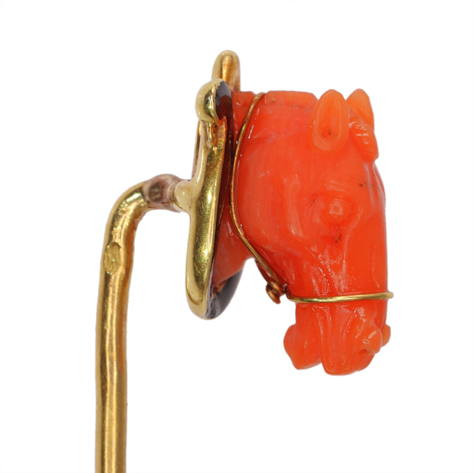 Equestrian Elegance: An Antique French Coral Horse Head Tiepin by Onbekende Kunstenaar