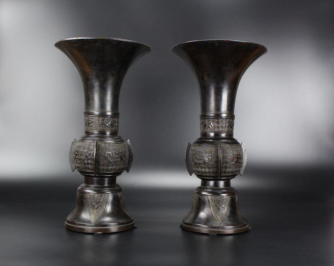 A Pair Of Large Chinese Archaistic Bronze ‘gu' Vases, Ming / Qing Dynasty, 17th-18th Century by Artista Sconosciuto