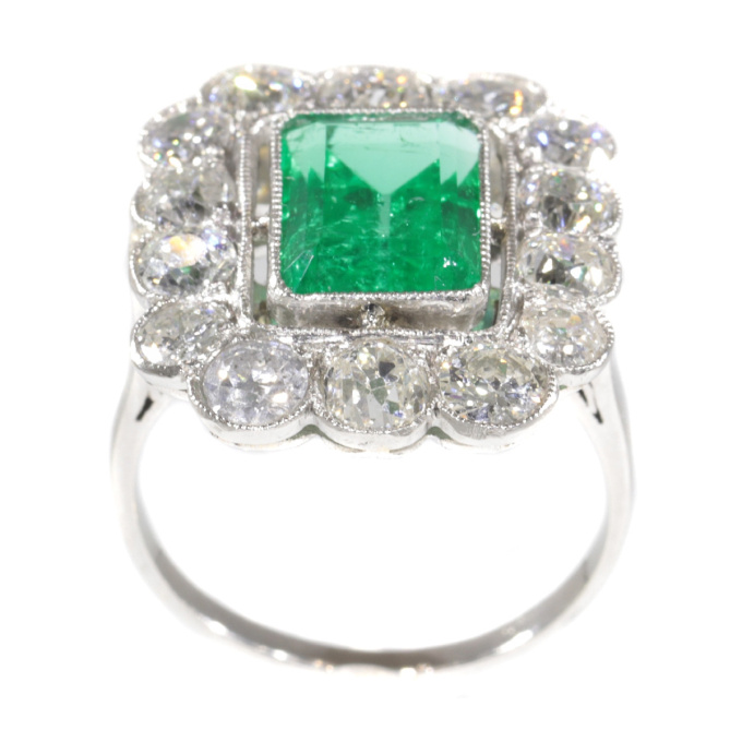 Vintage Fifties platinum diamond ring with untreated natural emerald by Artista Desconhecido