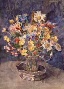 Flower vase in a silver contoured tray by Rudolf de Bruyn Ouboter
