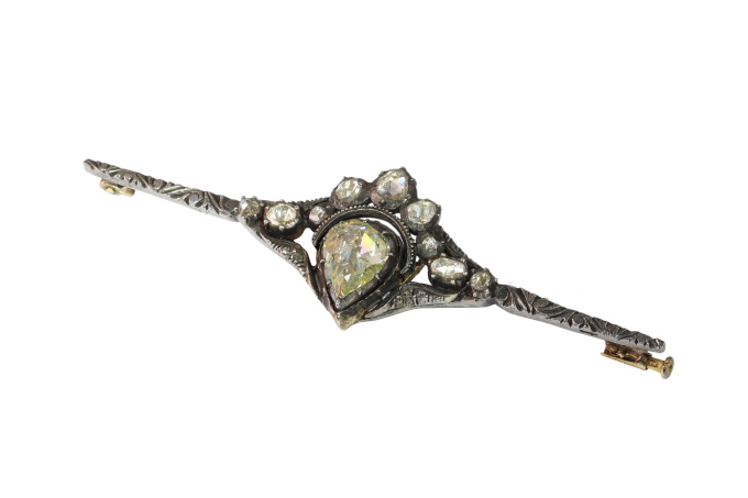 Heritage Refined: Crowned Heart Brooch with Large Antique Rose-Cut Diamond by Unbekannter Künstler